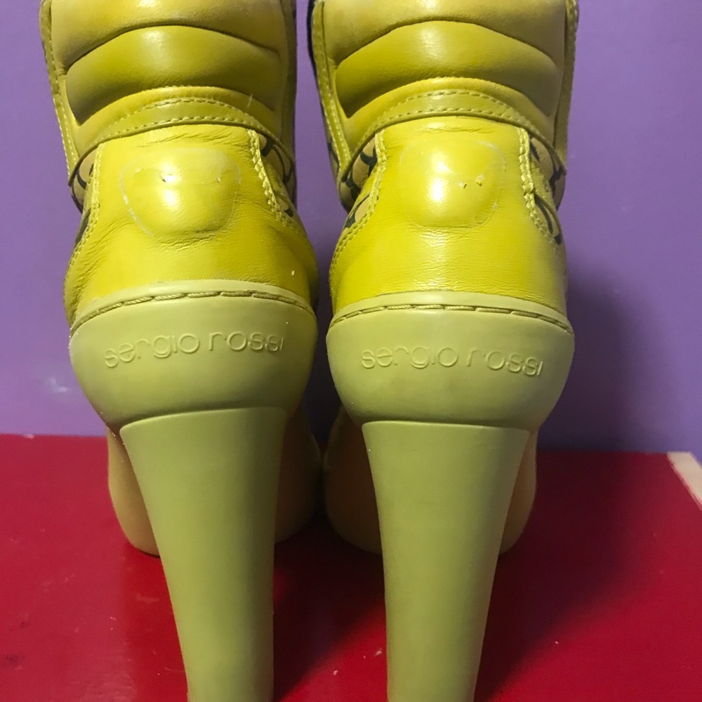 🔥 AUTHENTIC SERGIO ROSSI VINTAGE RARE YELLOW PUMAS BARLEY WORN - Picture 3 of 8